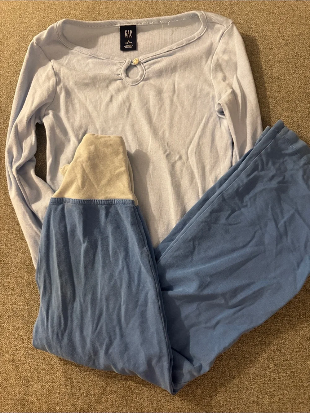5/$15- Girl’s outfit size small